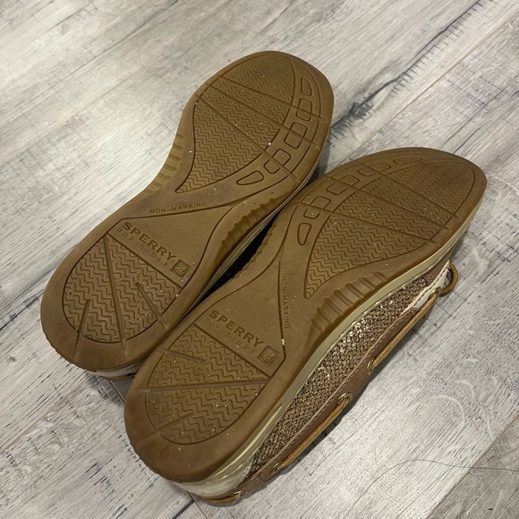 Size 6 women’s Sperry’s boat shoes - Picture 3 of 3